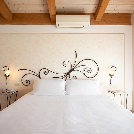 Lola Piccolo Hotel E Appartamenti Marina di Grosseto Bagian luar foto