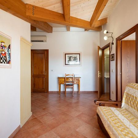 Lola Piccolo Hotel E Appartamenti Marina di Grosseto Bagian luar foto