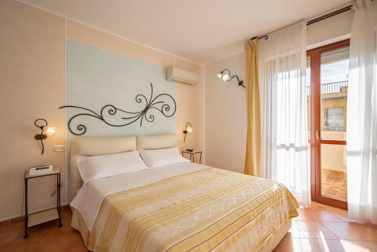Lola Piccolo Hotel E Appartamenti Marina di Grosseto Bagian luar foto