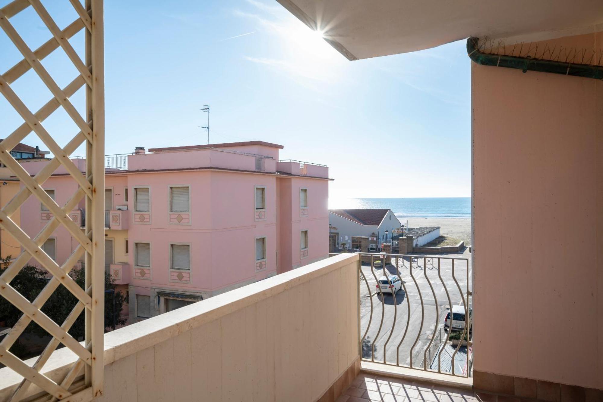 Lola Piccolo Hotel E Appartamenti Marina di Grosseto Bagian luar foto