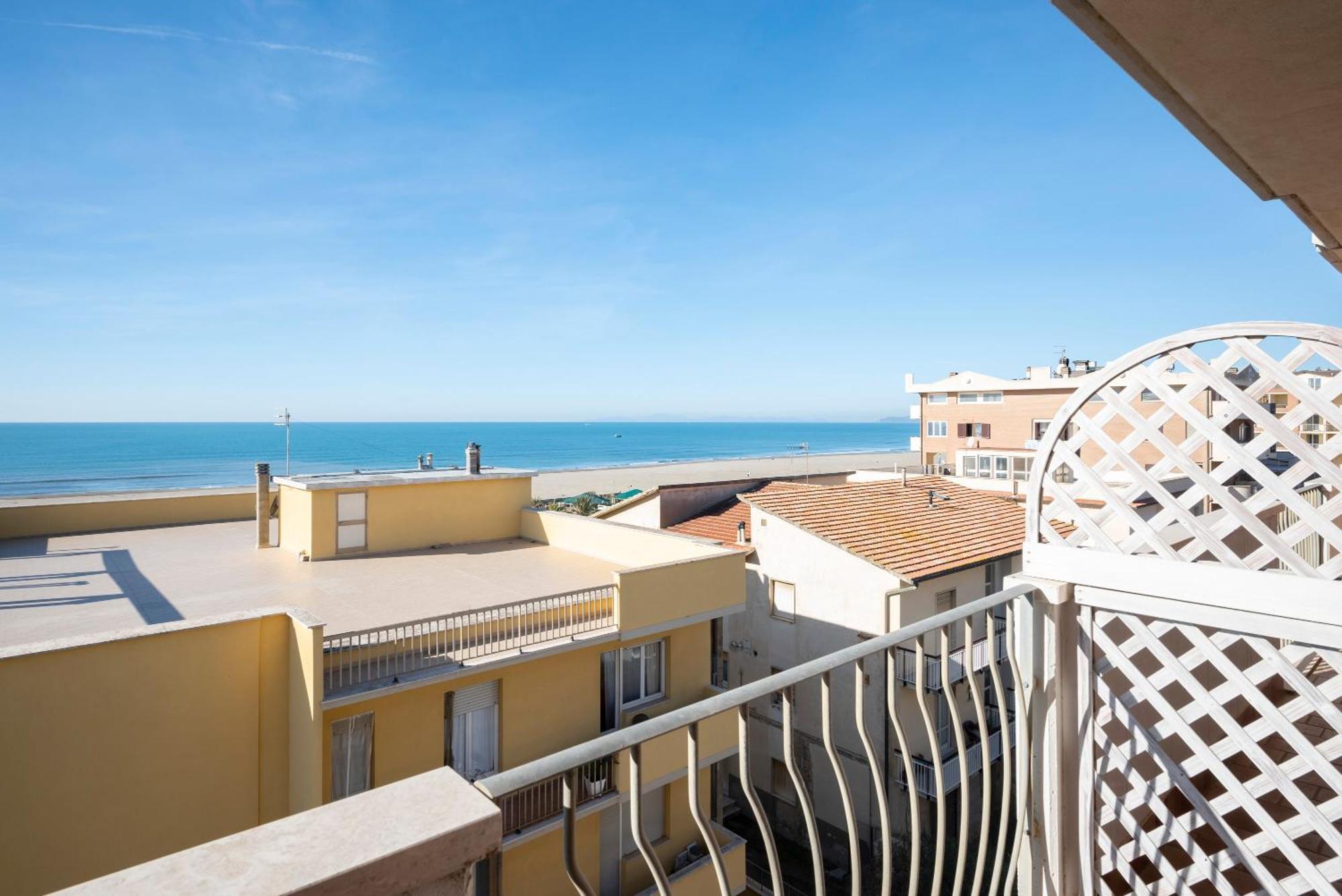 Lola Piccolo Hotel E Appartamenti Marina di Grosseto Bagian luar foto