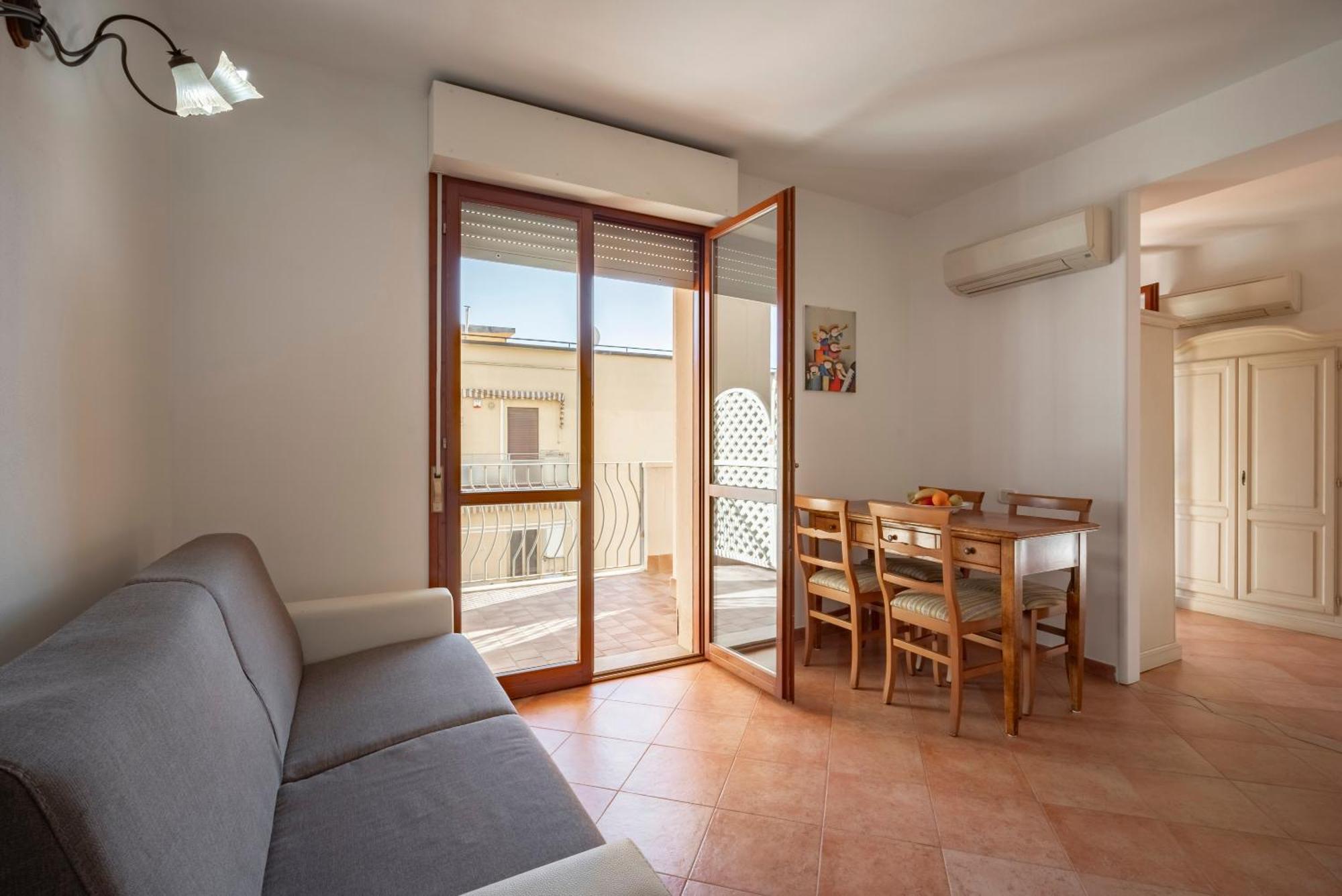Lola Piccolo Hotel E Appartamenti Marina di Grosseto Bagian luar foto