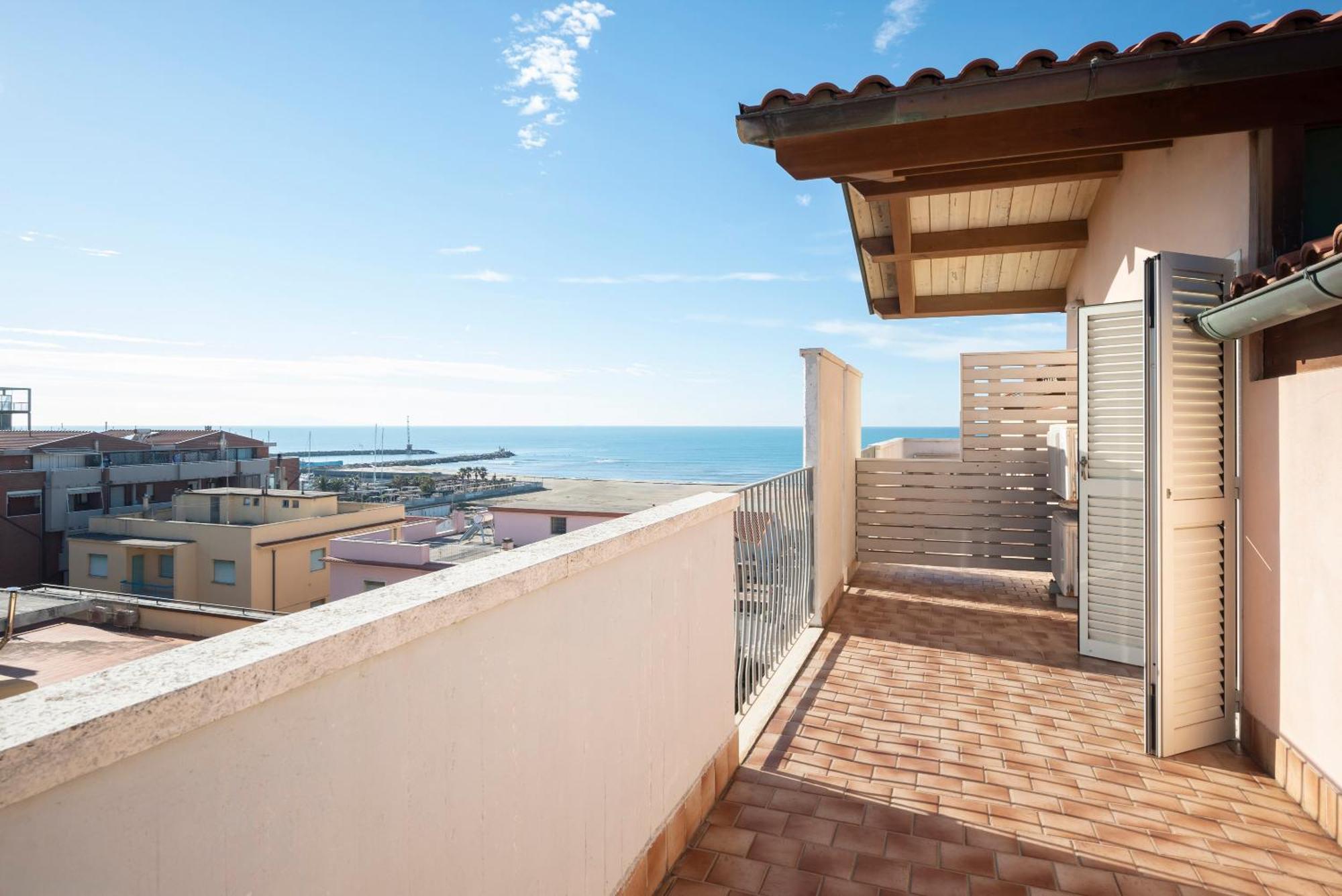 Lola Piccolo Hotel E Appartamenti Marina di Grosseto Bagian luar foto