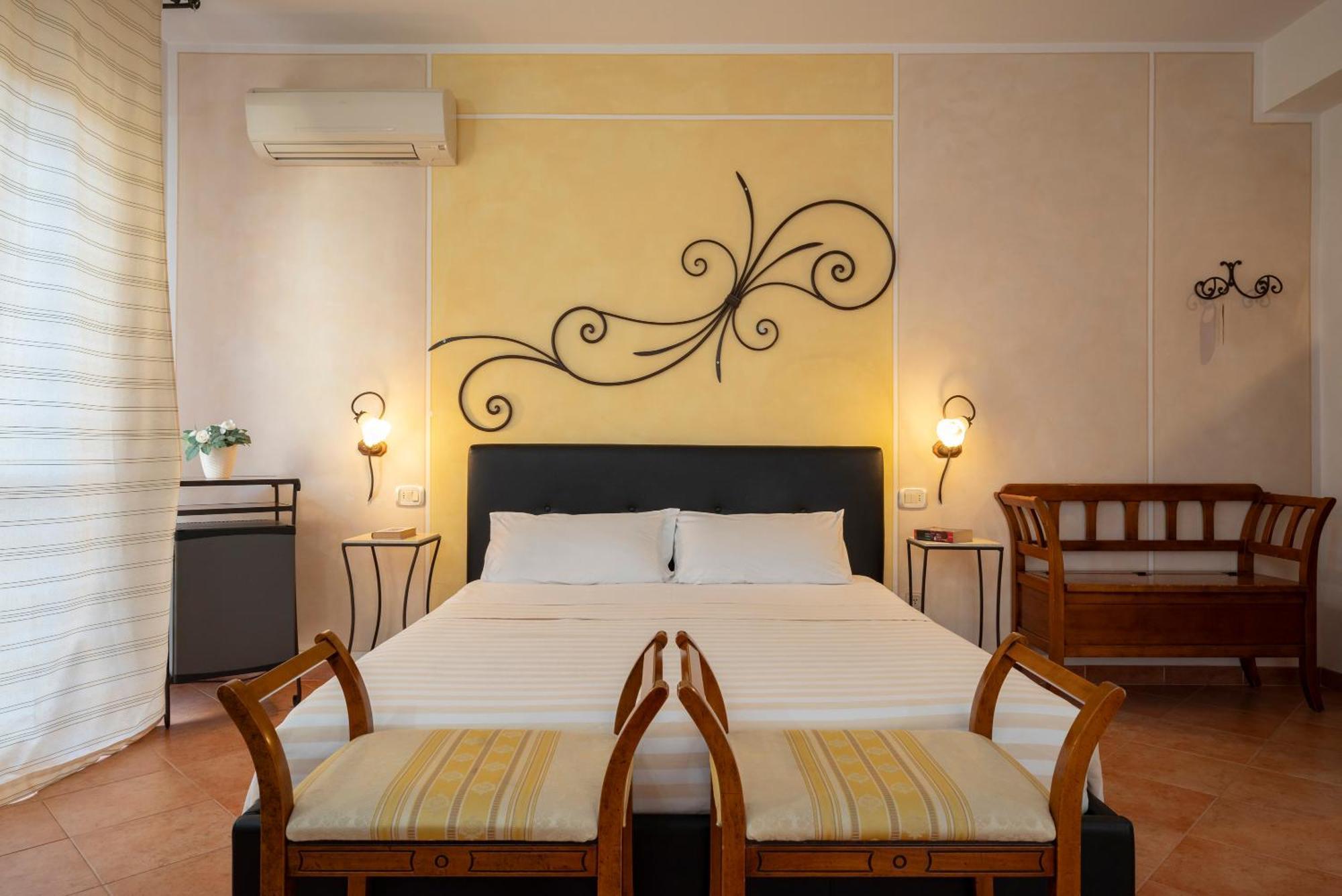 Lola Piccolo Hotel E Appartamenti Marina di Grosseto Bagian luar foto