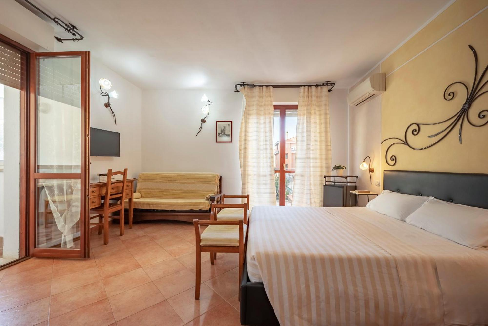 Lola Piccolo Hotel E Appartamenti Marina di Grosseto Bagian luar foto