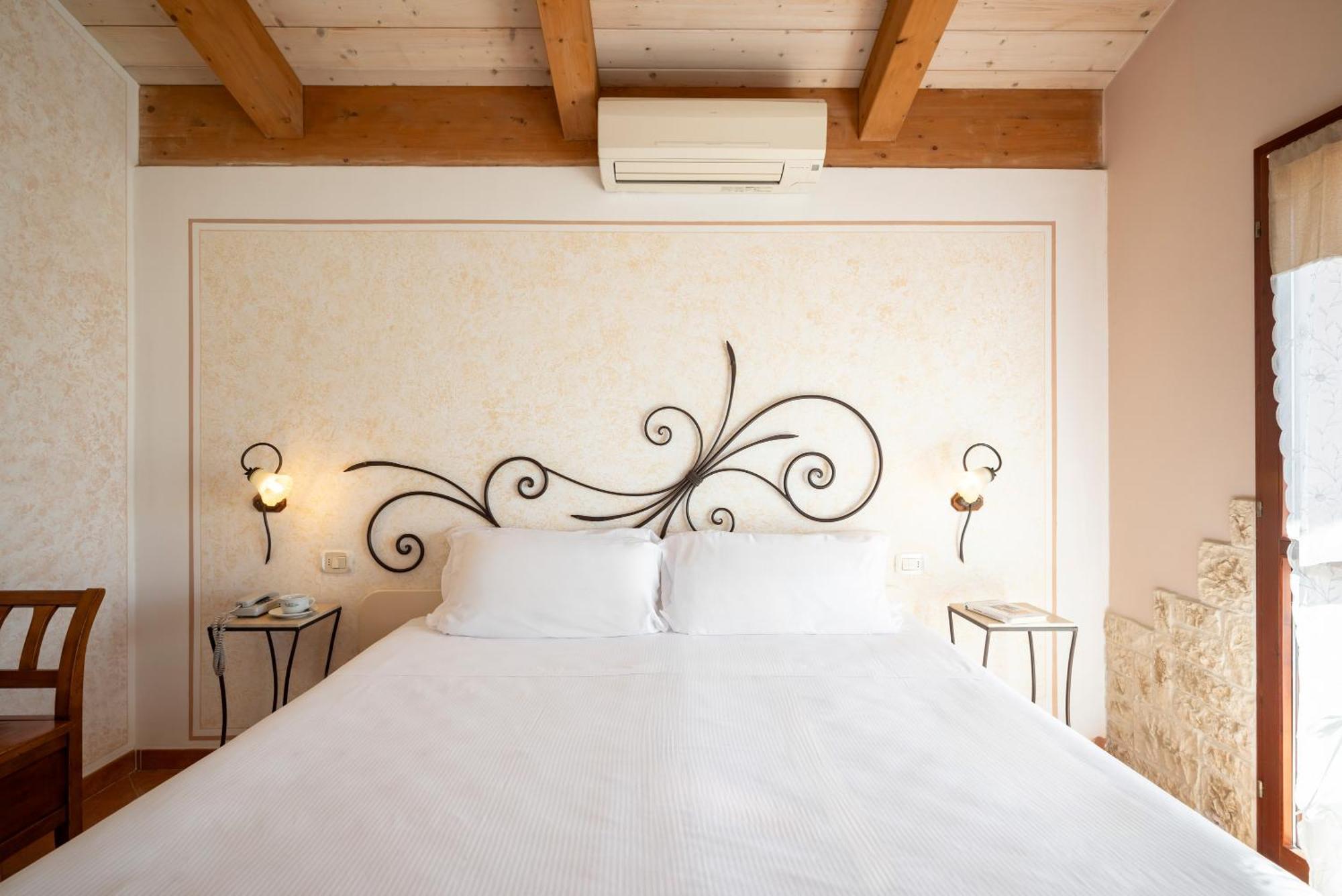 Lola Piccolo Hotel E Appartamenti Marina di Grosseto Bagian luar foto