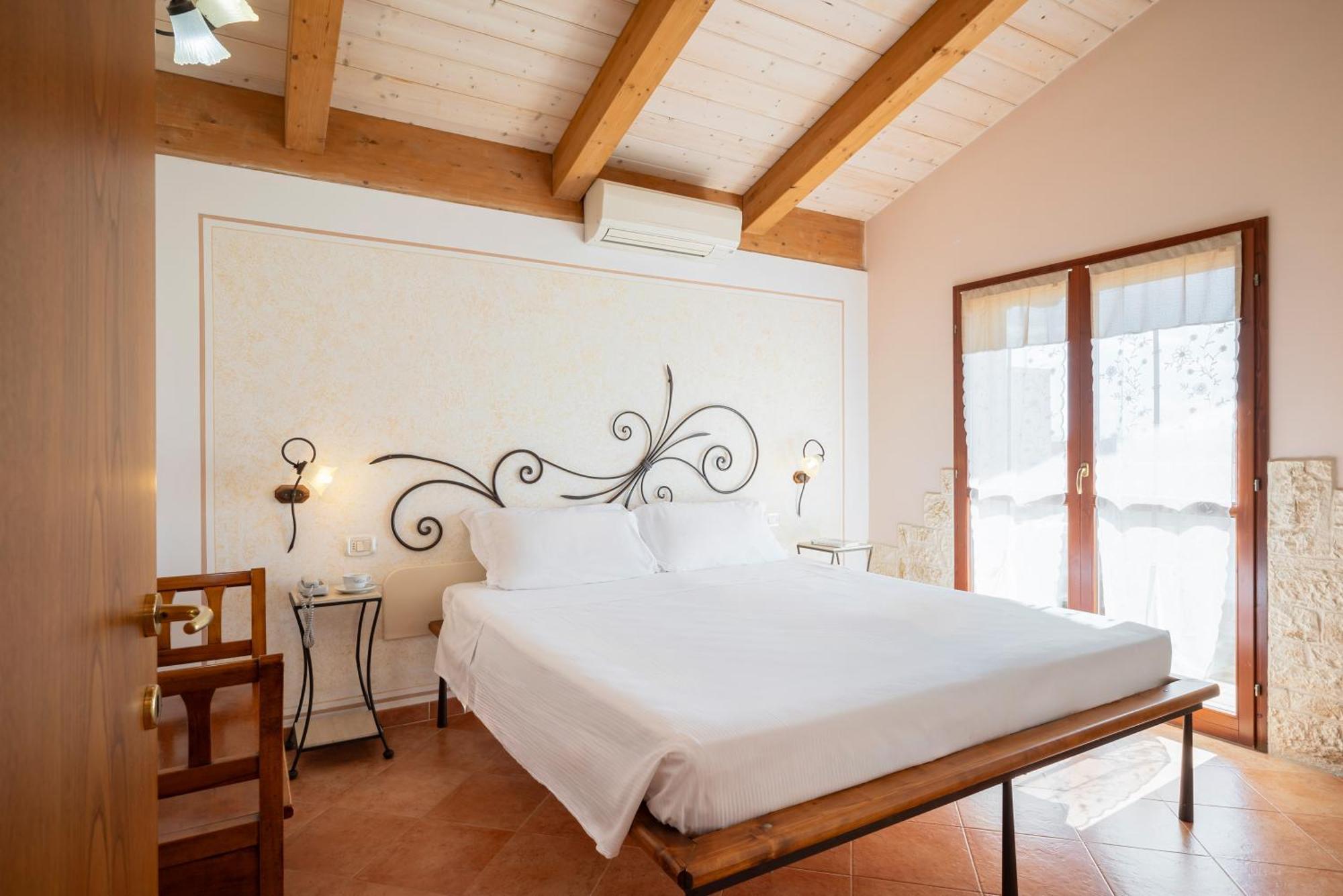 Lola Piccolo Hotel E Appartamenti Marina di Grosseto Bagian luar foto