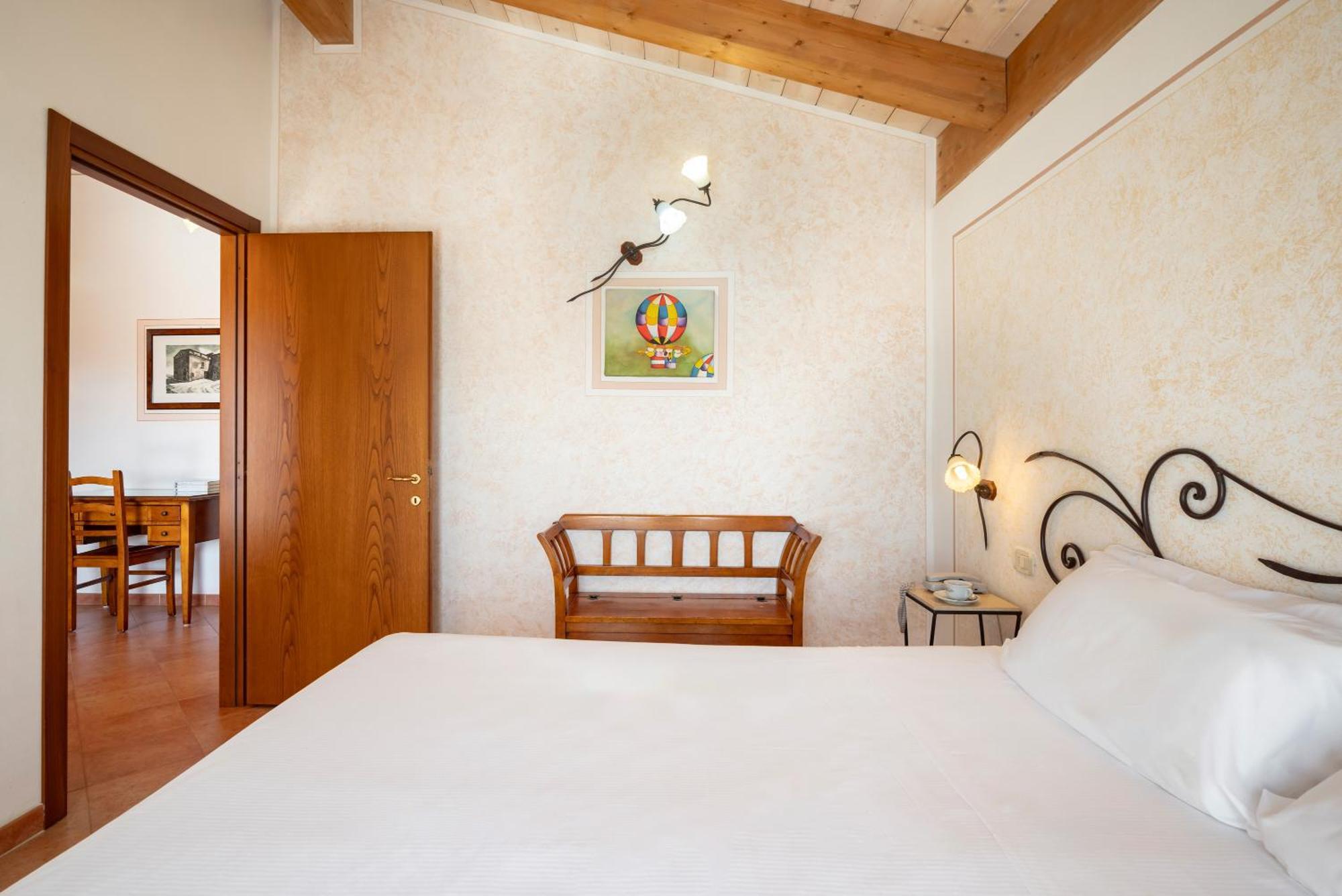 Lola Piccolo Hotel E Appartamenti Marina di Grosseto Bagian luar foto