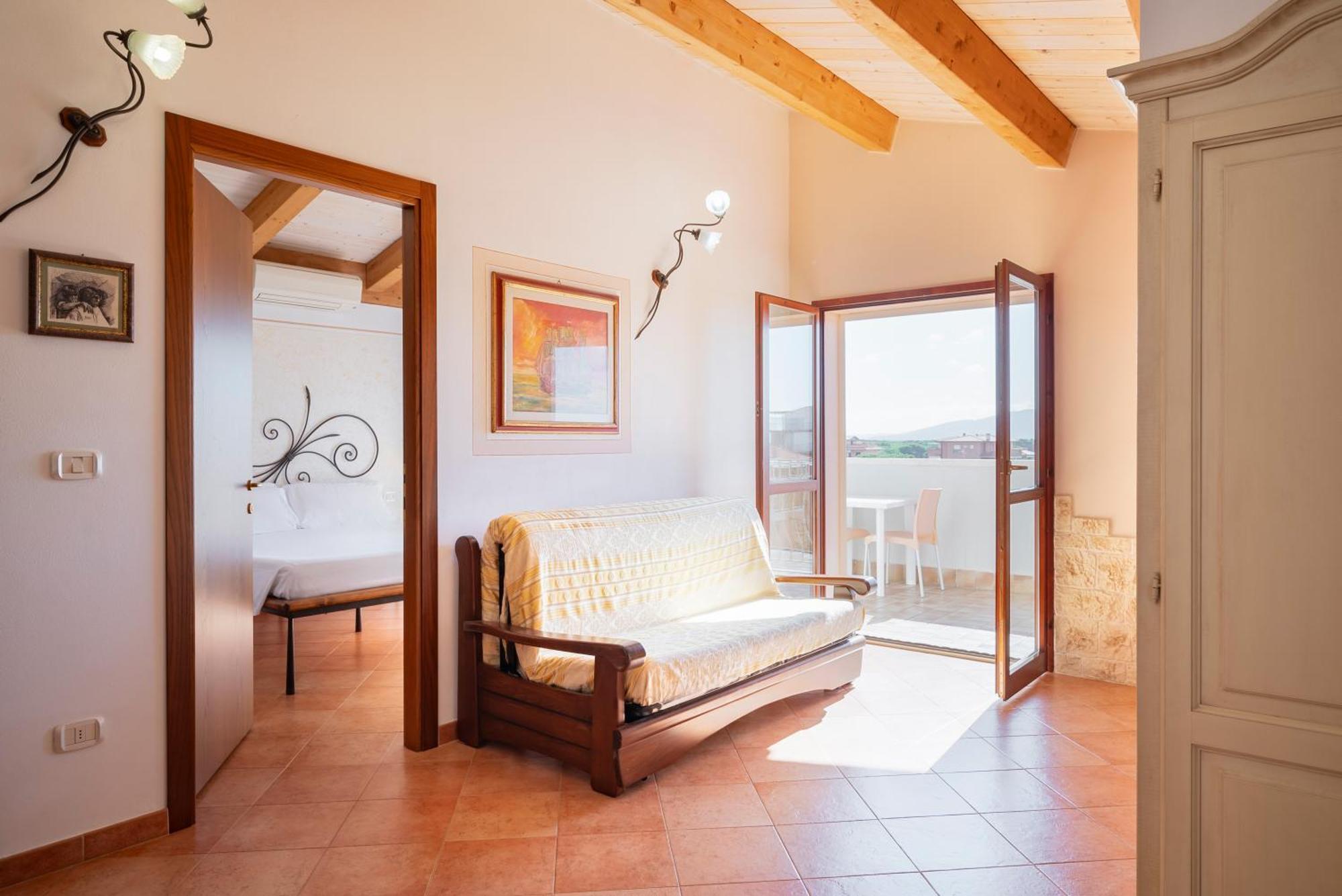 Lola Piccolo Hotel E Appartamenti Marina di Grosseto Bagian luar foto