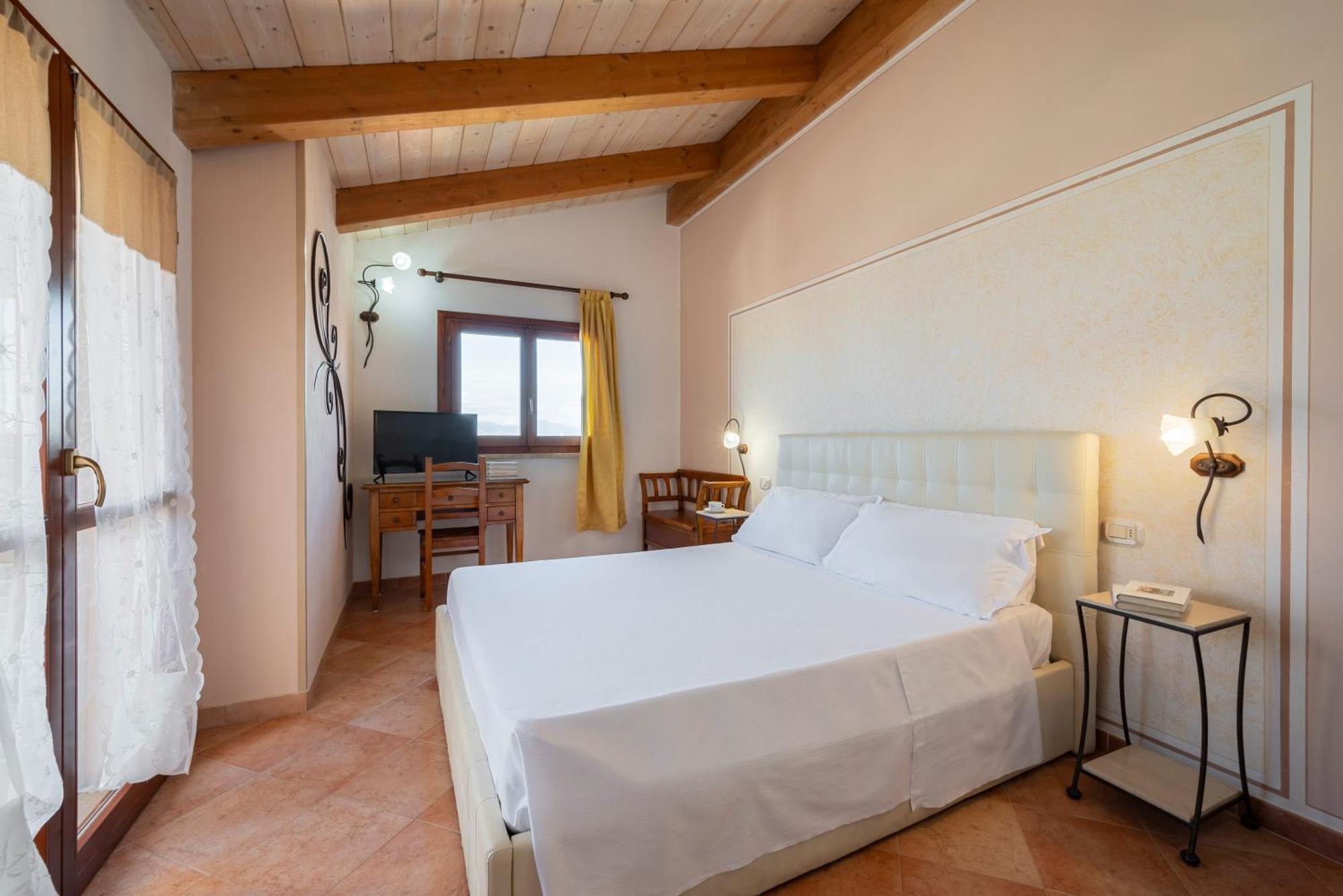 Lola Piccolo Hotel E Appartamenti Marina di Grosseto Bagian luar foto
