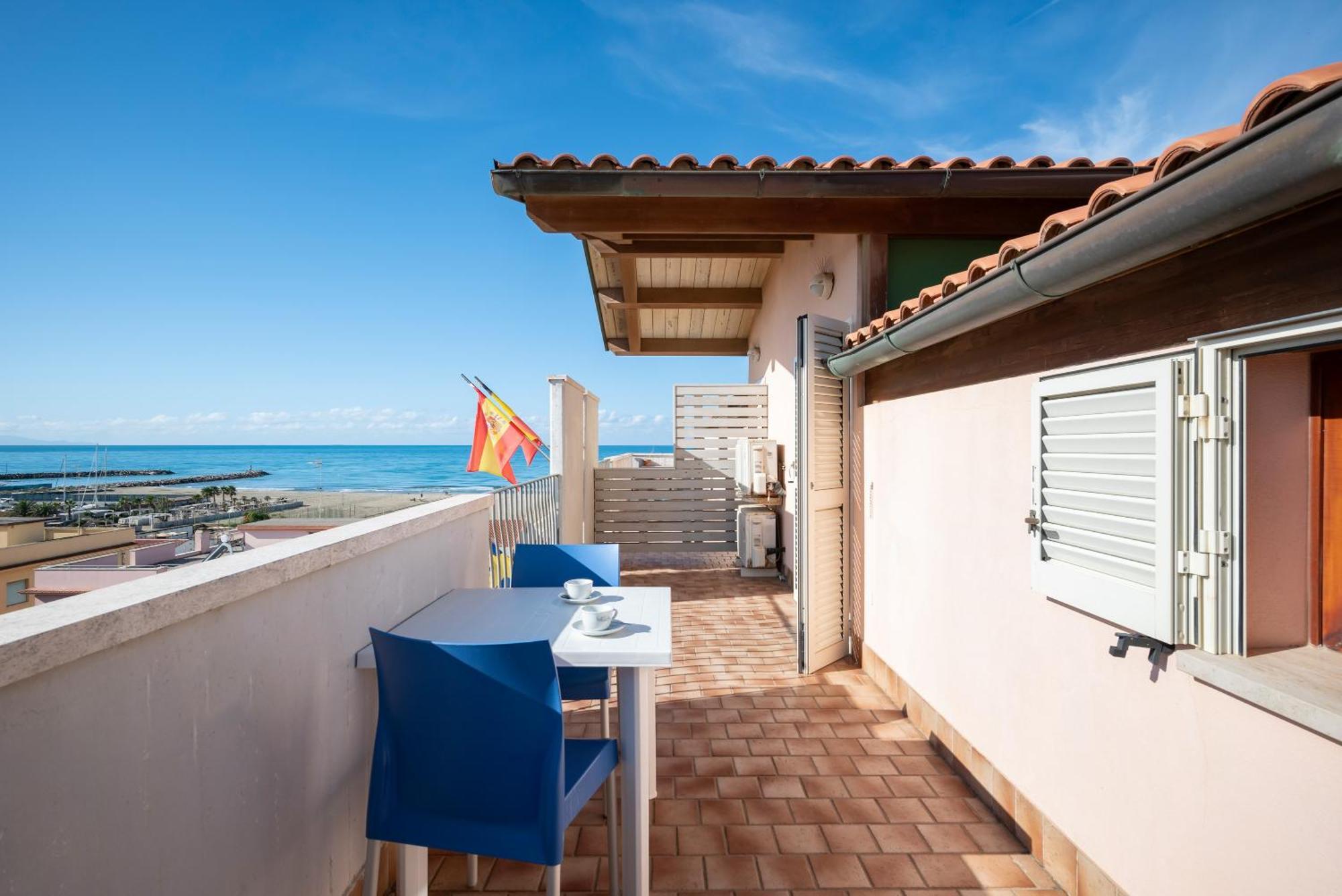 Lola Piccolo Hotel E Appartamenti Marina di Grosseto Bagian luar foto