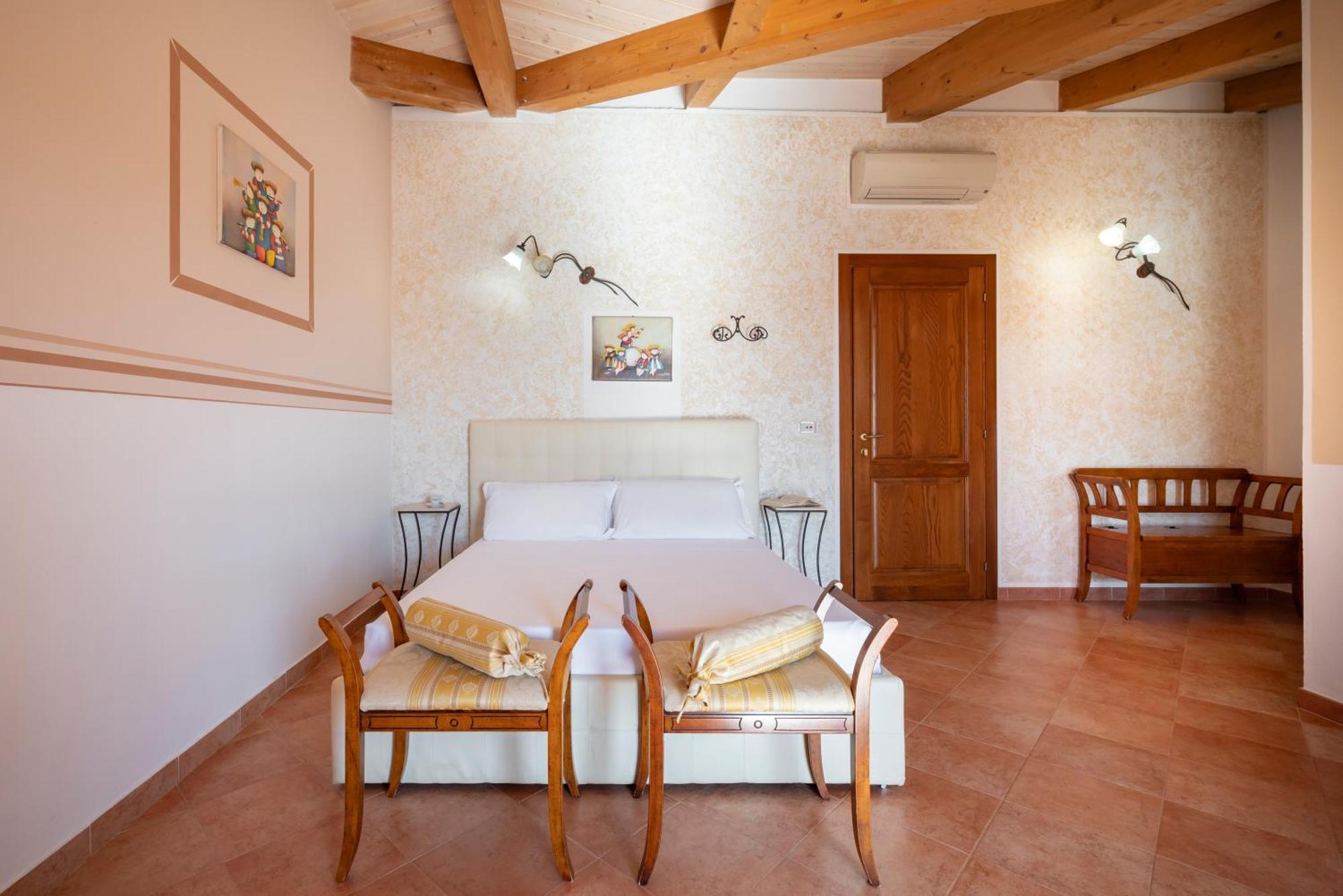 Lola Piccolo Hotel E Appartamenti Marina di Grosseto Bagian luar foto
