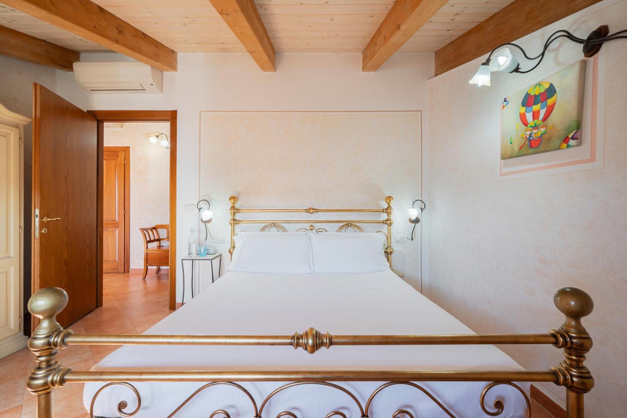 Lola Piccolo Hotel E Appartamenti Marina di Grosseto Bagian luar foto