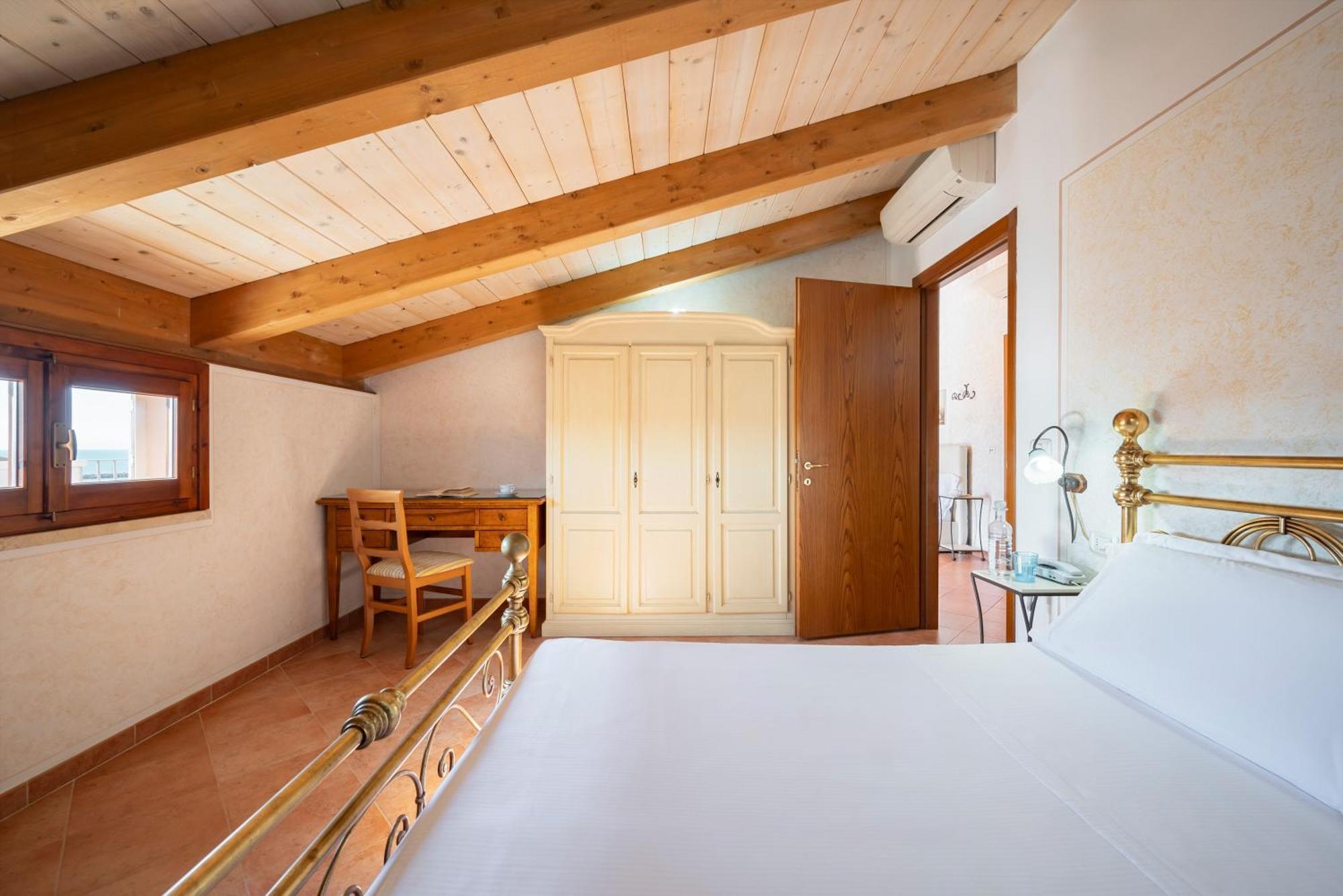 Lola Piccolo Hotel E Appartamenti Marina di Grosseto Bagian luar foto