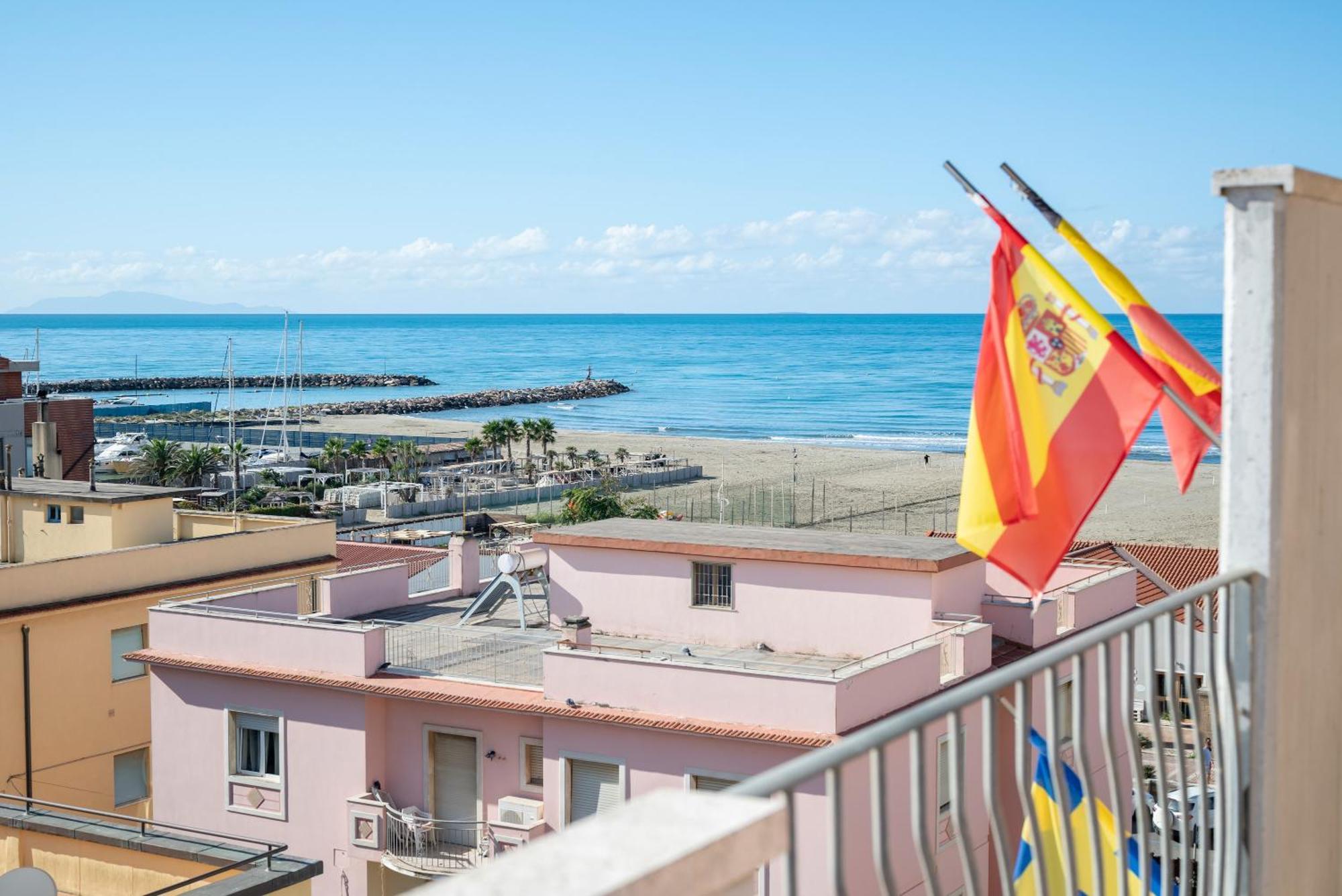 Lola Piccolo Hotel E Appartamenti Marina di Grosseto Bagian luar foto